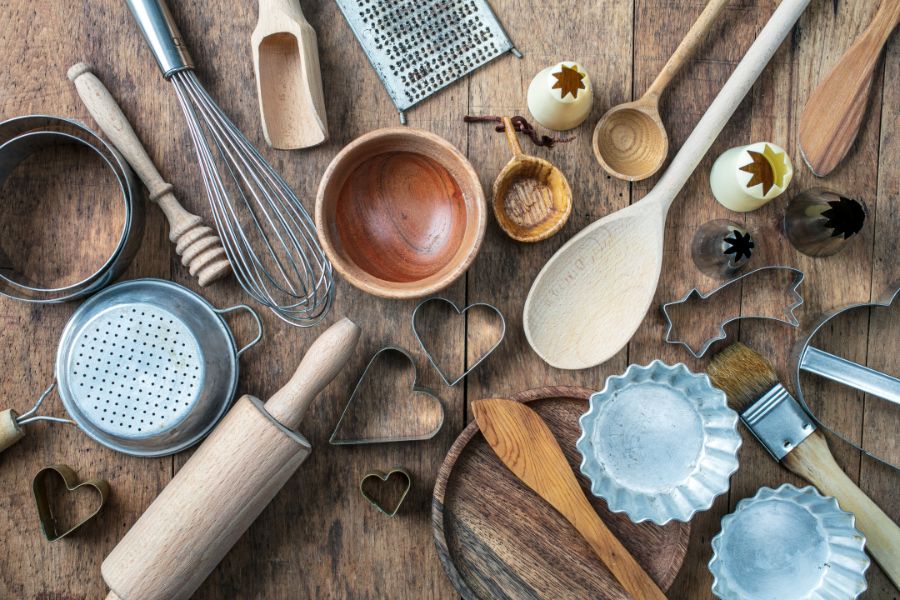 Cake decorating tools